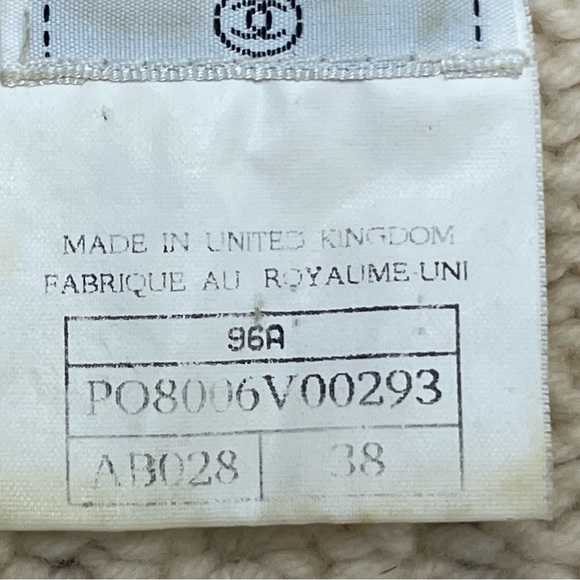 Vintage CHANEL Pure Wool Cable-Knit CC Button Beige Cropped Cardigan Sweater 38 - Picture 9 of 16